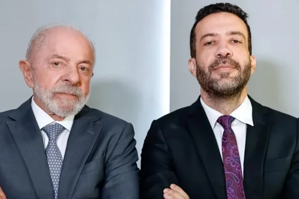 Lula reavalia ida de Janones a debate após convite de Flávio a ex-mulher - destaque galeria