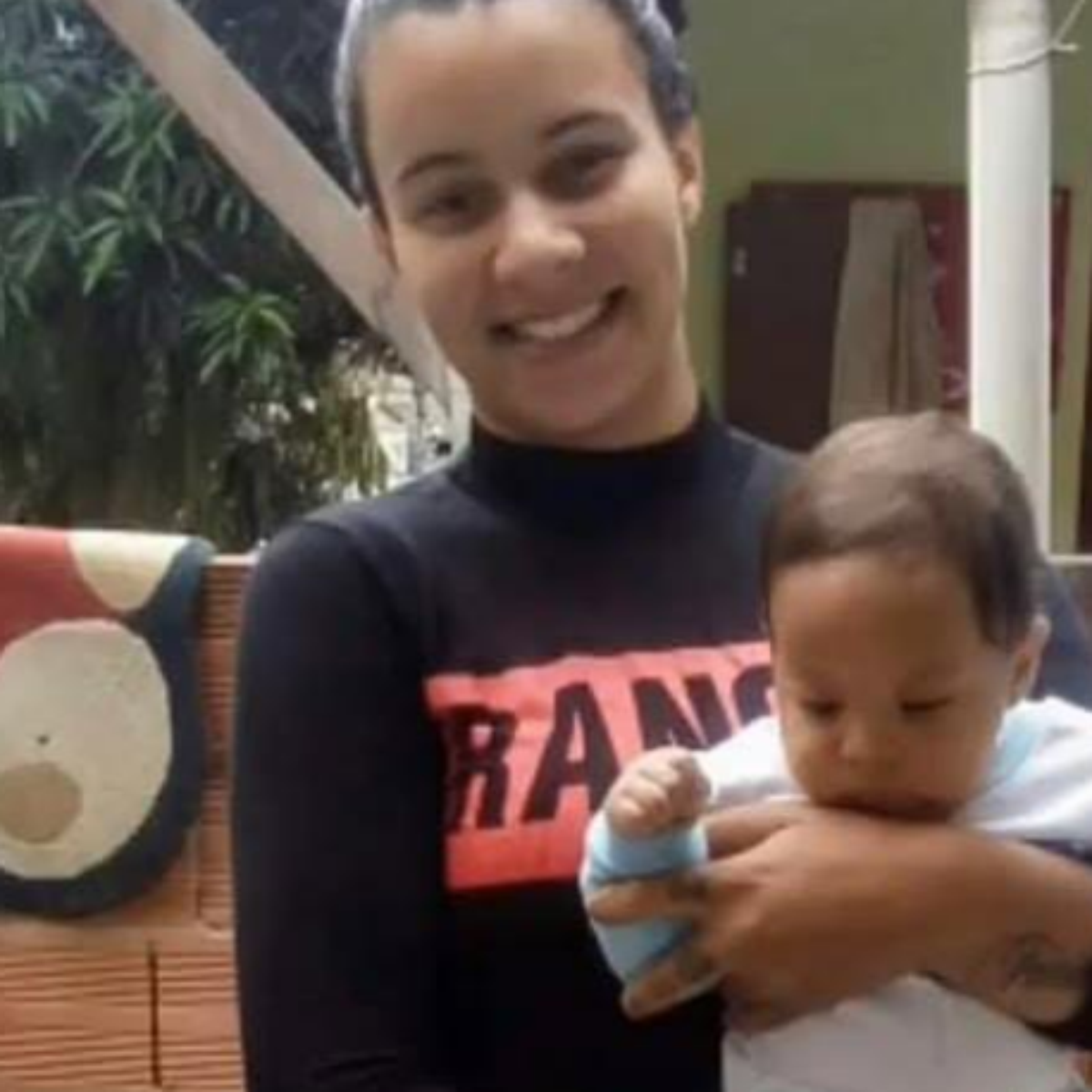 Vaquinha criada para ajudar Cris, mãe da menina Ana Clara, tem meta de arrecadar R$ 1,5 milhão