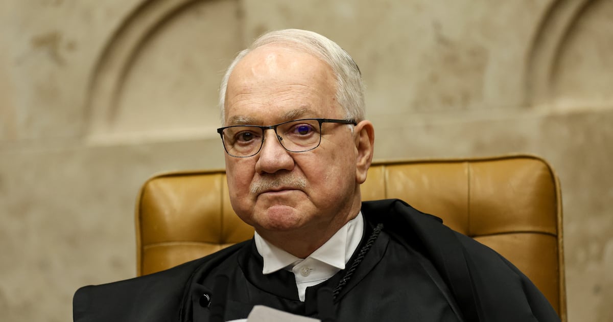 Fachin diz que desafios do Brasil aguardam quem for eleito e fala em 'deveres constitucionais'