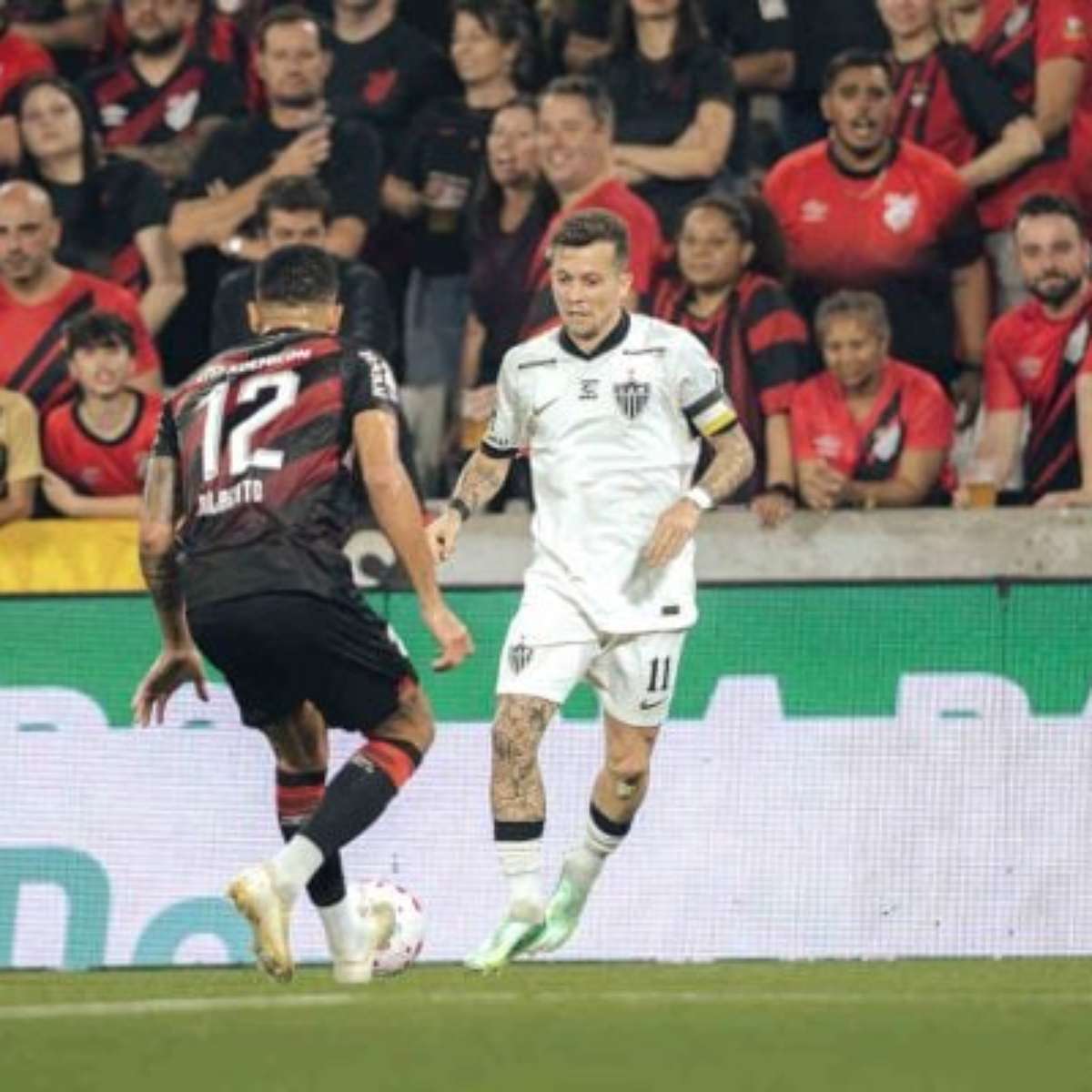Lyanco de vilão a herói no 2 a 2 do Galo com o Furacão no PR