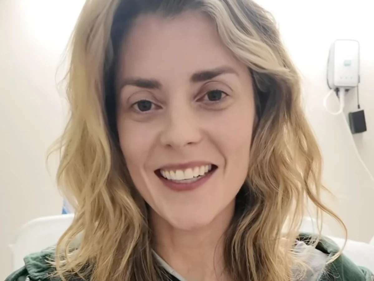 Youtuber revela tumores cerebrais 3 anos após luta contra câncer de mama