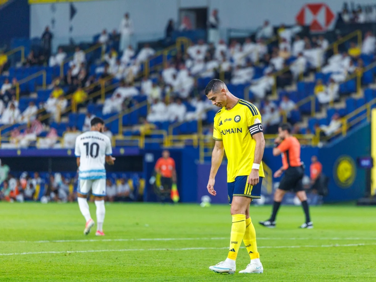 Cristiano Ronaldo desperdiça pênalti e perde gol sem goleiro pelo Al-Nassr