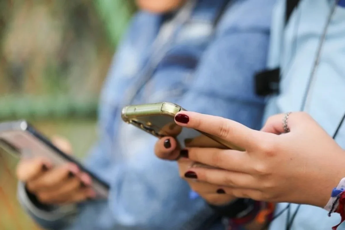 Imagem colorida, Cliente receberá em dobro valor de celular não entregue por empresa - Metrópoles