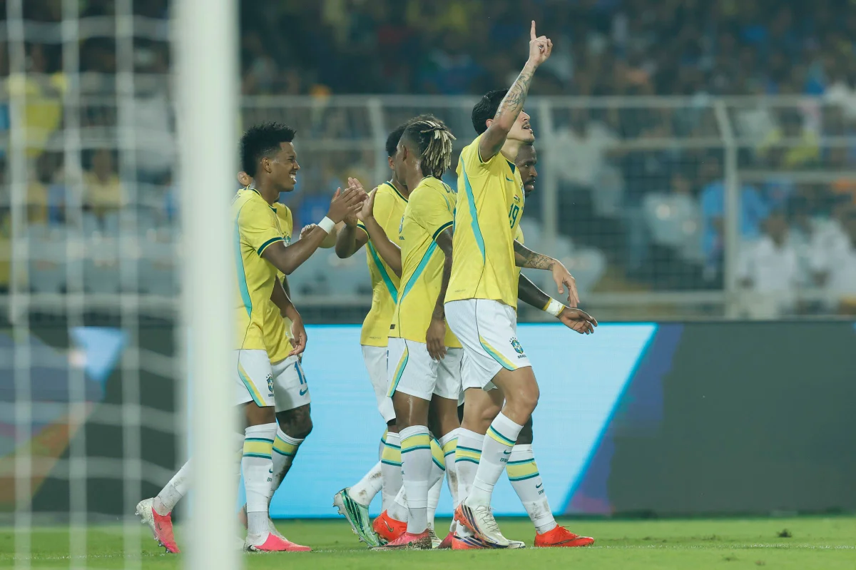 Foto colorida da vitória da Seleção Brasileira sobre a Índia - Metrópoles