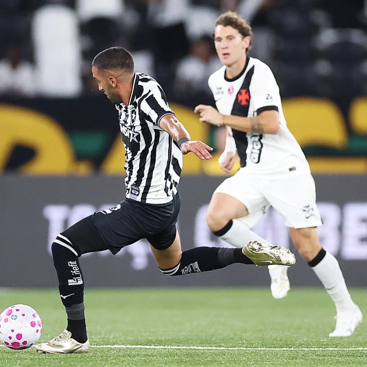 Botafogo conquistou apenas uma vitória em clássicos na temporada; confira