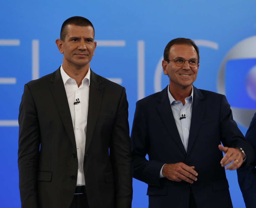 Ruas e Paes durante o debate no Rio — Foto: Alexandre Cassiano