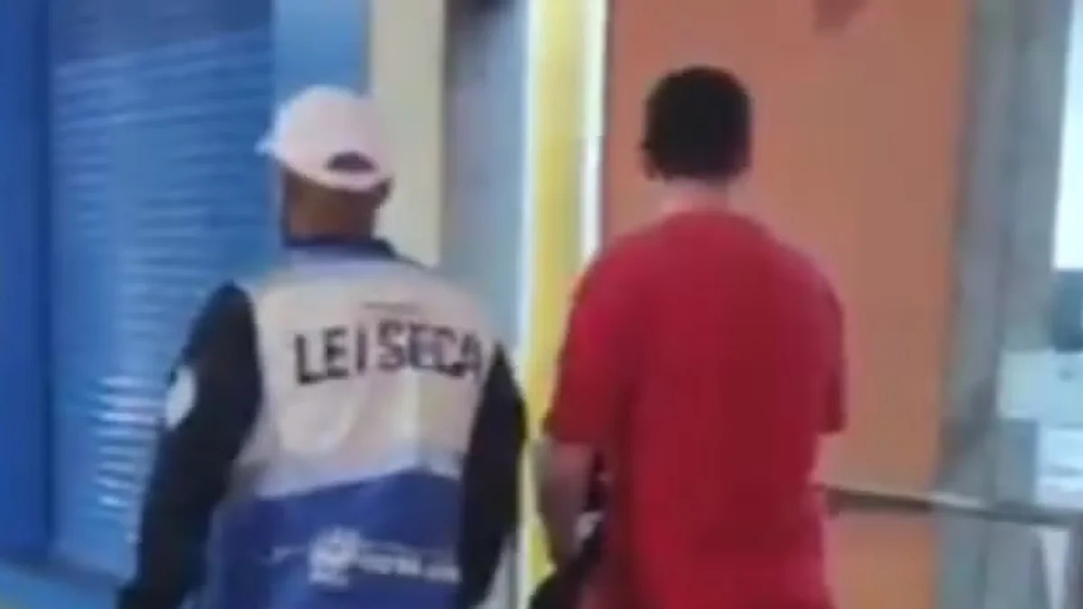 RJ: homem tenta engolir carteira funcional em abordagem policial