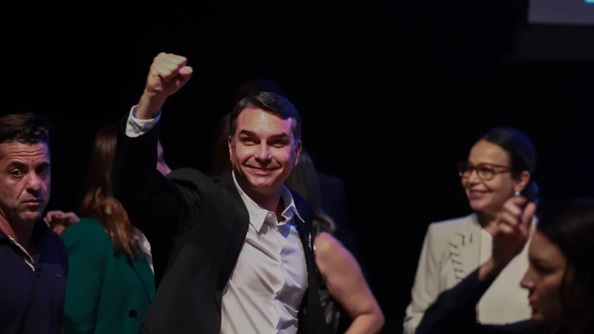 Bancada do agro declara apoio a Flávio Bolsonaro ainda no 1º turno