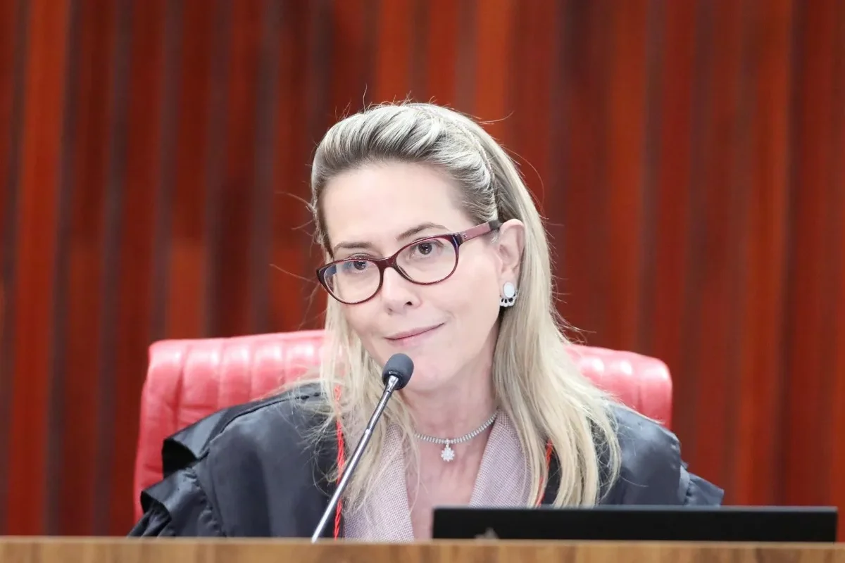 Advogada de Flávio recebeu R$ 33 milhões de fundo sem dono identificado
