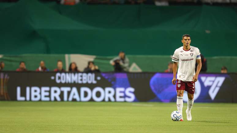 ‘Eu falhei de novo’: Thiago Silva desabafa após eliminação com o Fluminense e manda recado para a torcida
