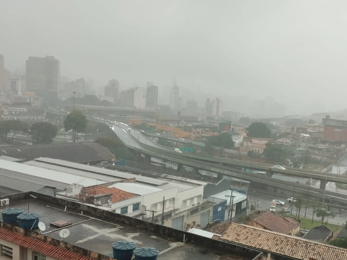 MG tem 853 cidades em alerta para chuva forte e queda de granizo nesta 2ª