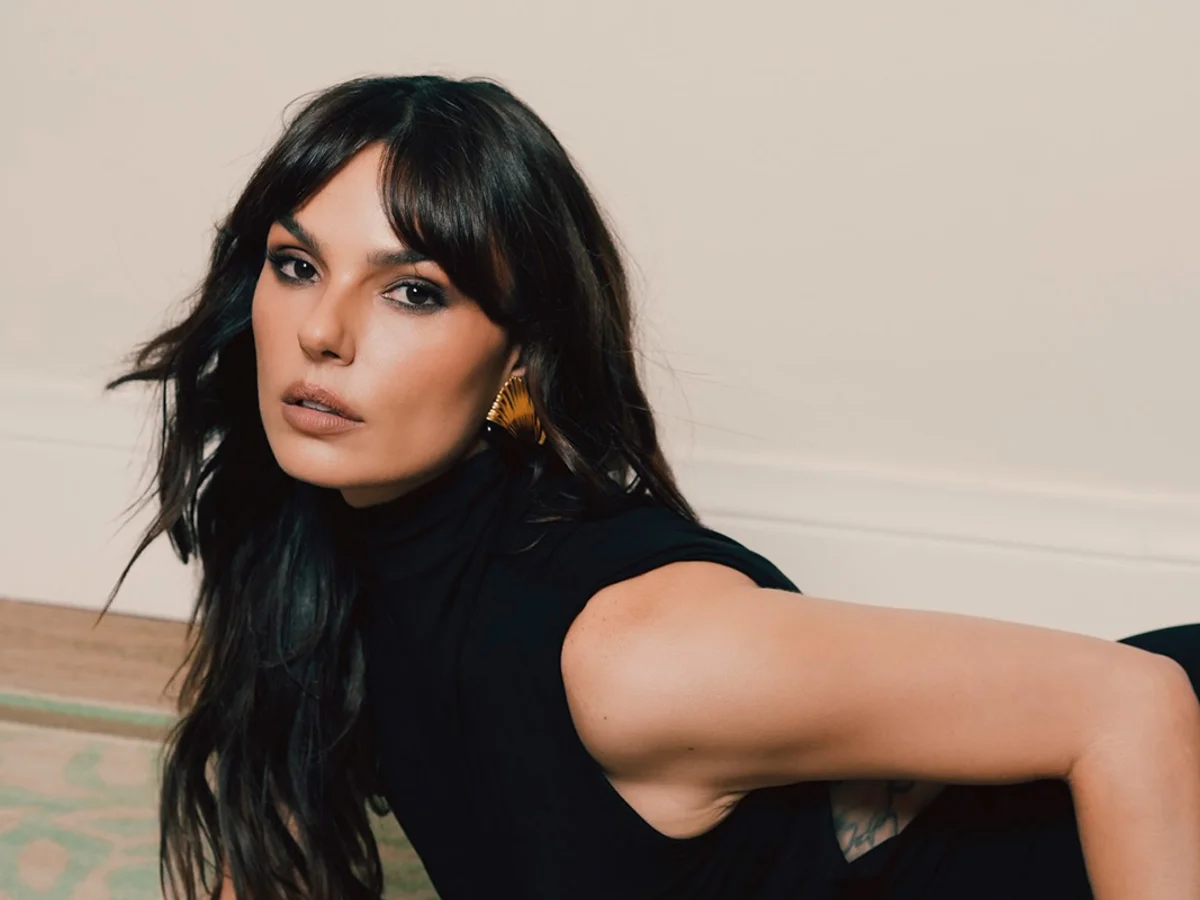 Veja tatuagem que Isis Valverde se arrependeu de fazer: "Uma merda"