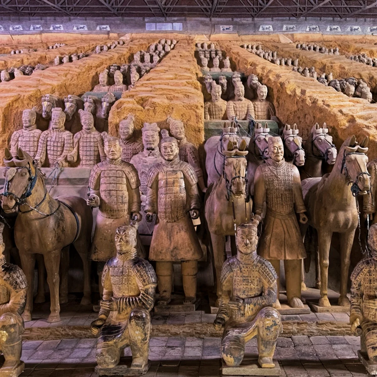Arqueólogos acham impressões digitais de 2,2 mil anos no Exército Terracota