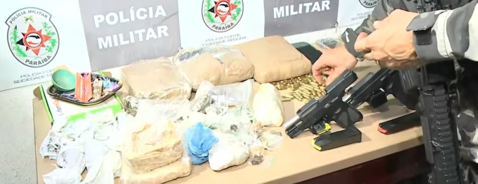 Imagem da matéria: Polícia realiza operação e apreende armas e entorpecentes, no bairro Funcionários III; dois homens foram presos
